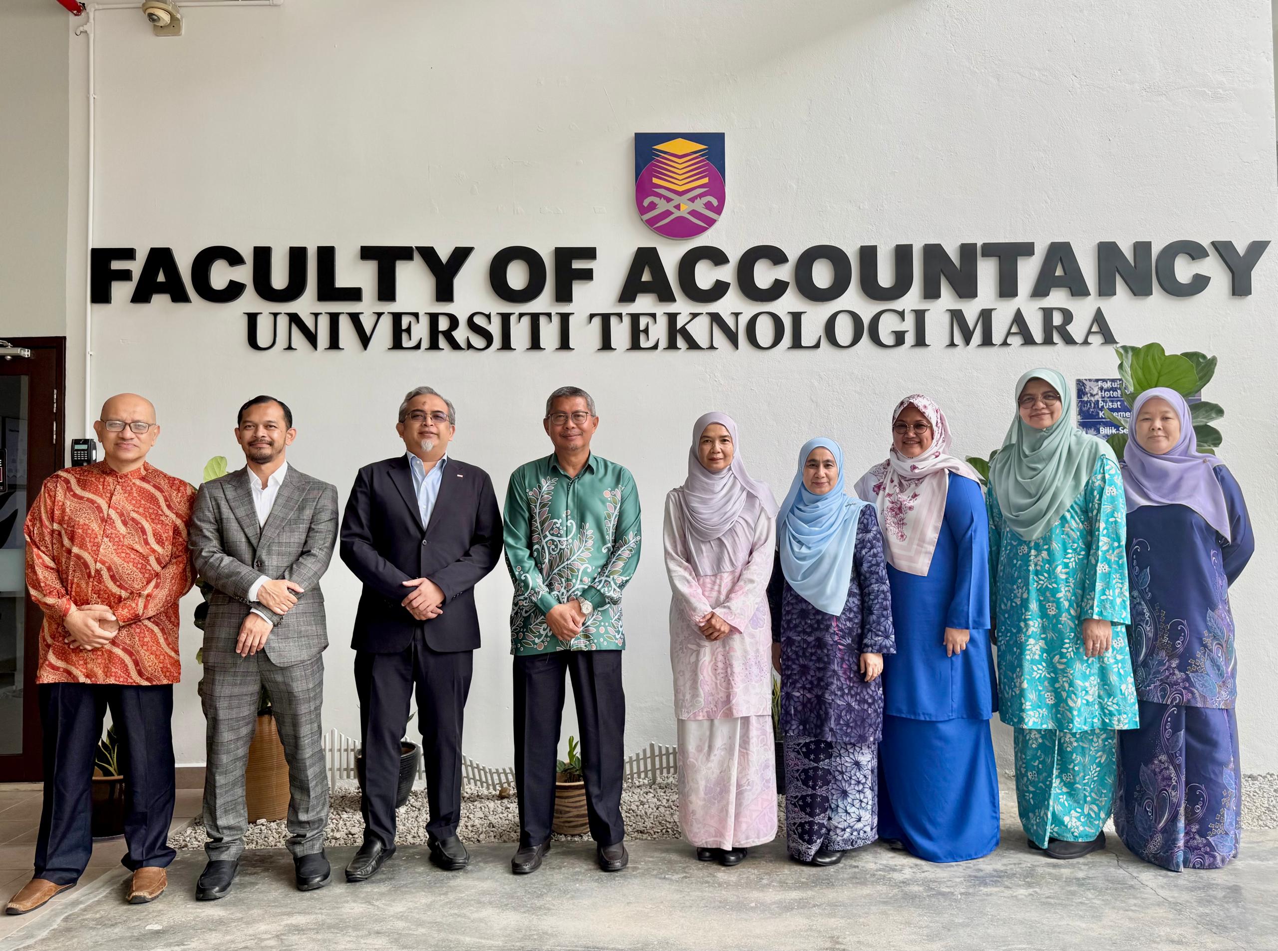 Kunjungan Hormat Persatuan Firma-Firma Akauntan Bertauliah Melayu Malaysia (AMCAF) ke Majlis Dekan dan Ketua Jabatan Perakaunan Universiti Awam